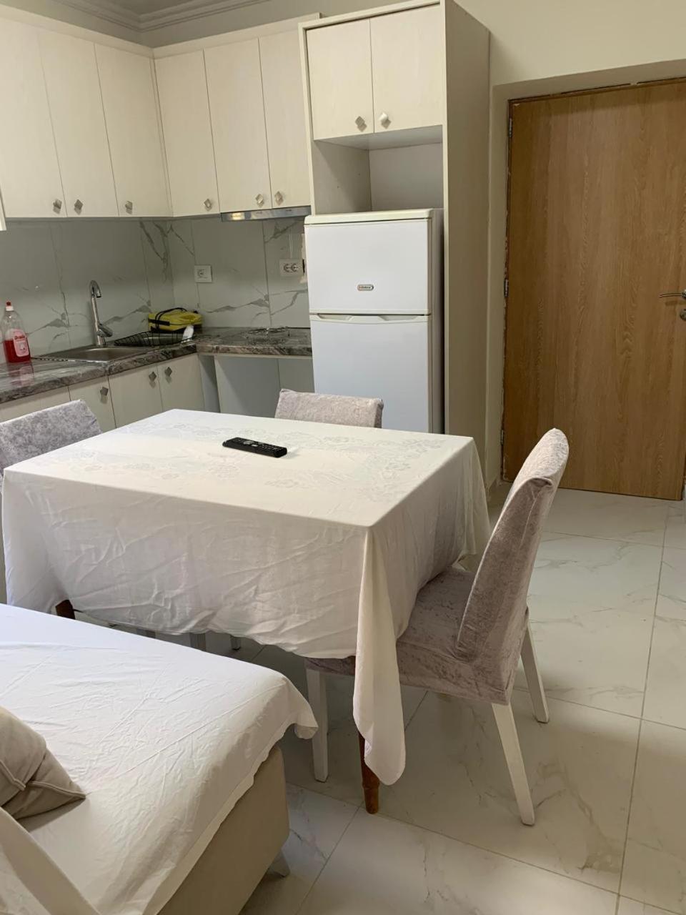 Angjelo Apartments Sarandë Pokoj fotografie